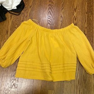 Roan and Ryan off the shoulder golf gauze top small